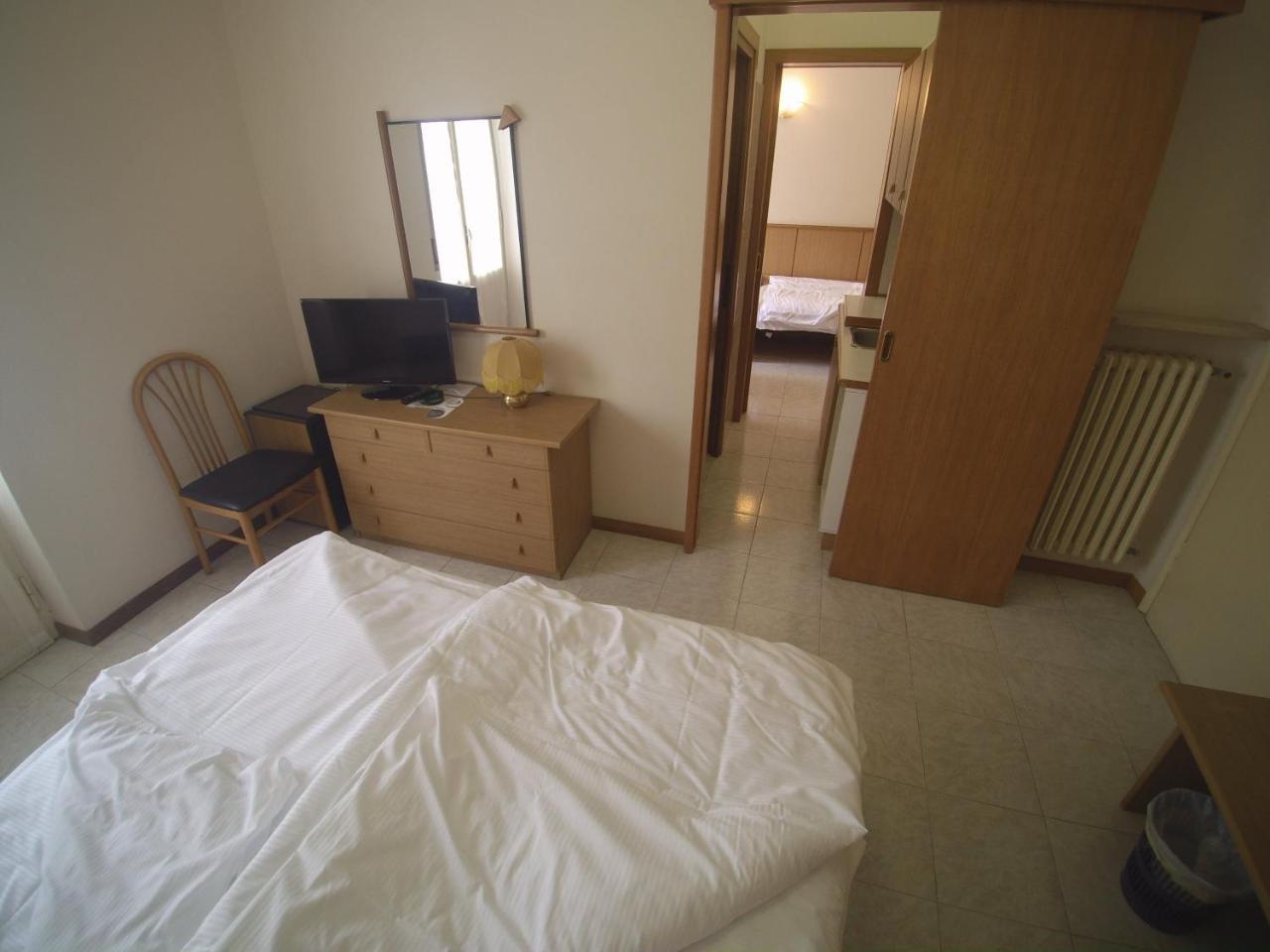 Hotel San Faustino Torri Del Benaco Phòng bức ảnh